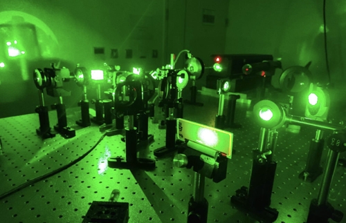 Minimization of the laser linewidth